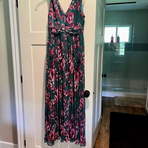 Nightway Floral-Print Pleated Gown Size 12 - Picture 9 of 9